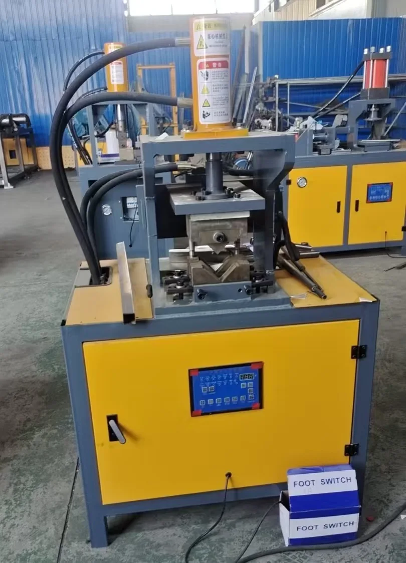 One-time Molding Hydraulic Corner Cutting Machine 45 Degrees/90 Degrees Folding Angle One Molding Machine