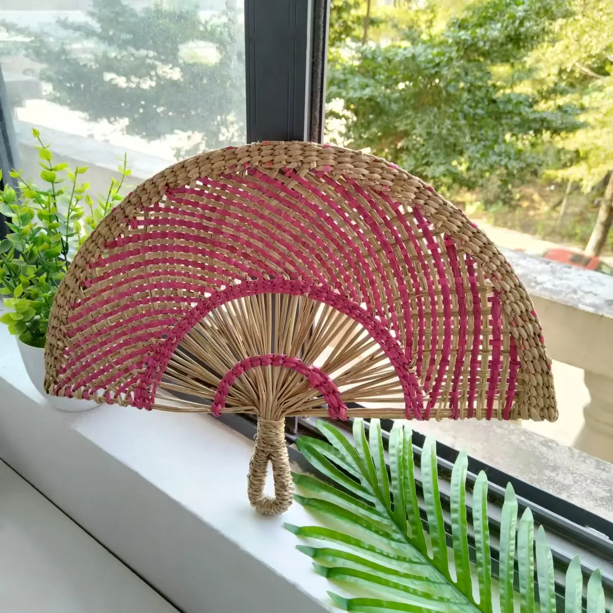 

Hand-woven Seagrass Fan Summer Cool Hand-cranked Fan Homestay Decorative Wall Fan Performance Props 42 * 29cm