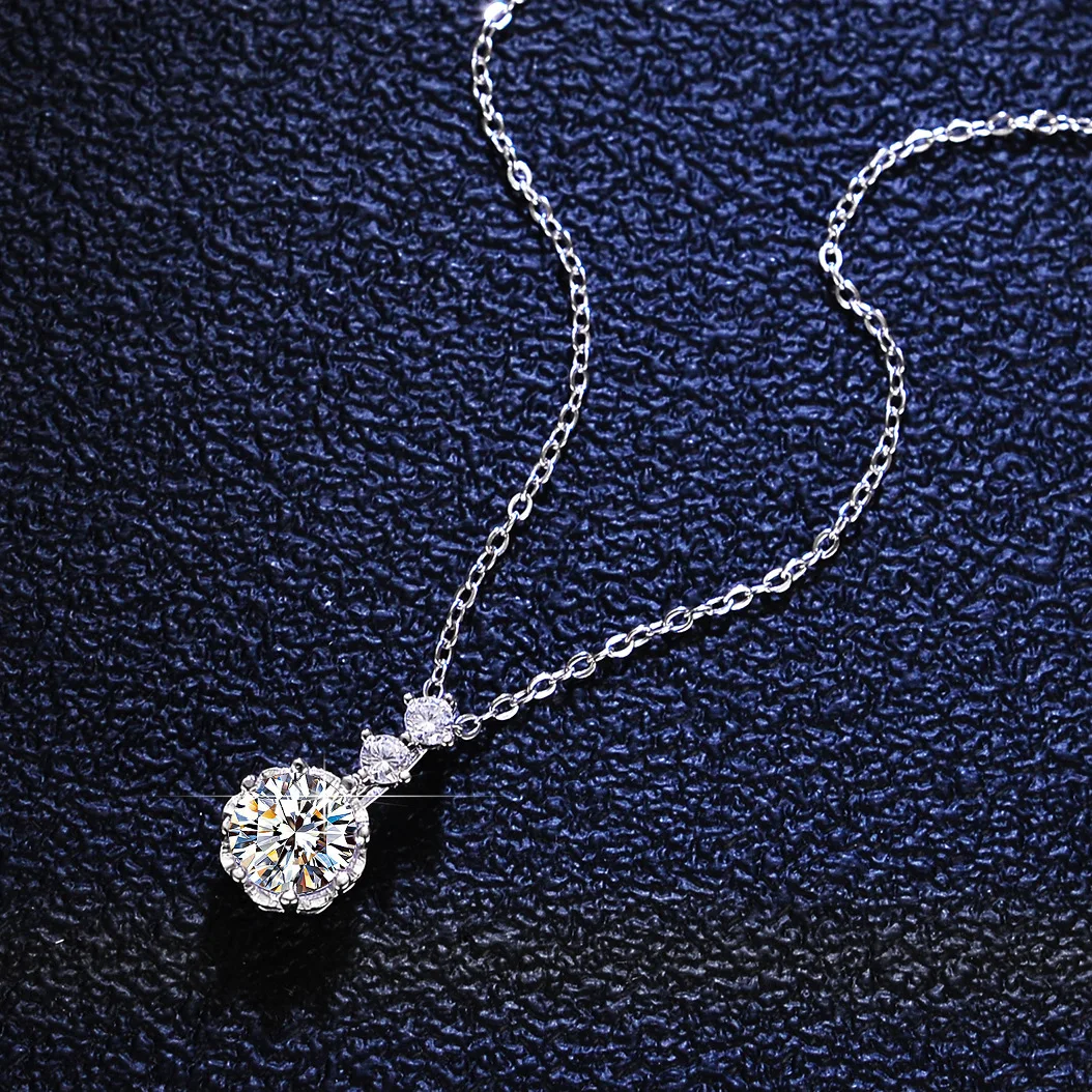 Lumira Platinum PT950 1 Carat Moissanite Diamond Necklace Pendant for Women, Fashion Classic Snowflake Clavicle Chain Jewelry