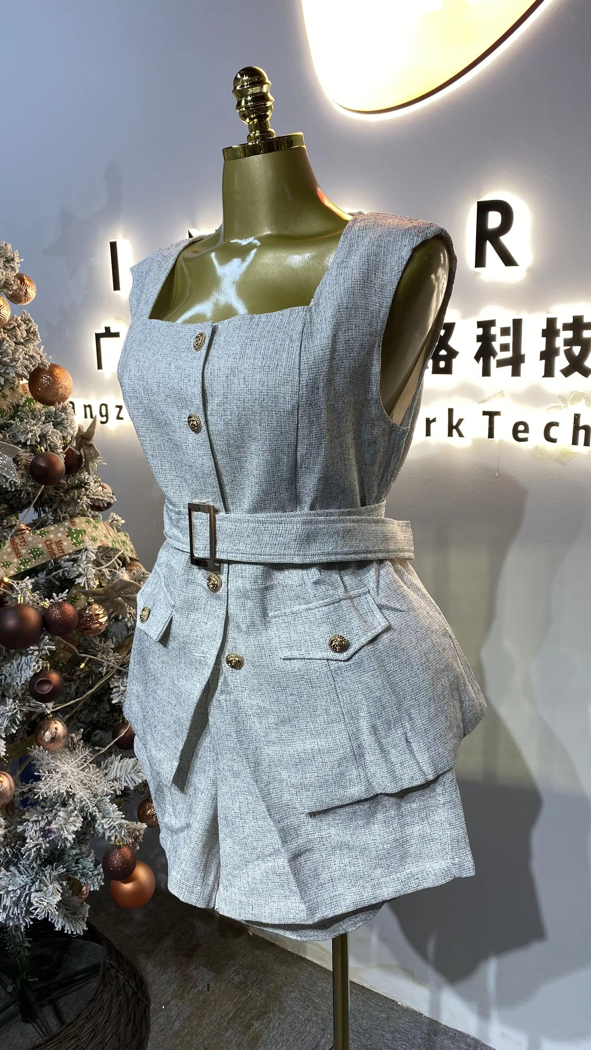 2025 Spring New Arrival: Retro-Style Sleeveless Vest with Simple Belt, Stylish and Comfortable for Commuters-GZXX352