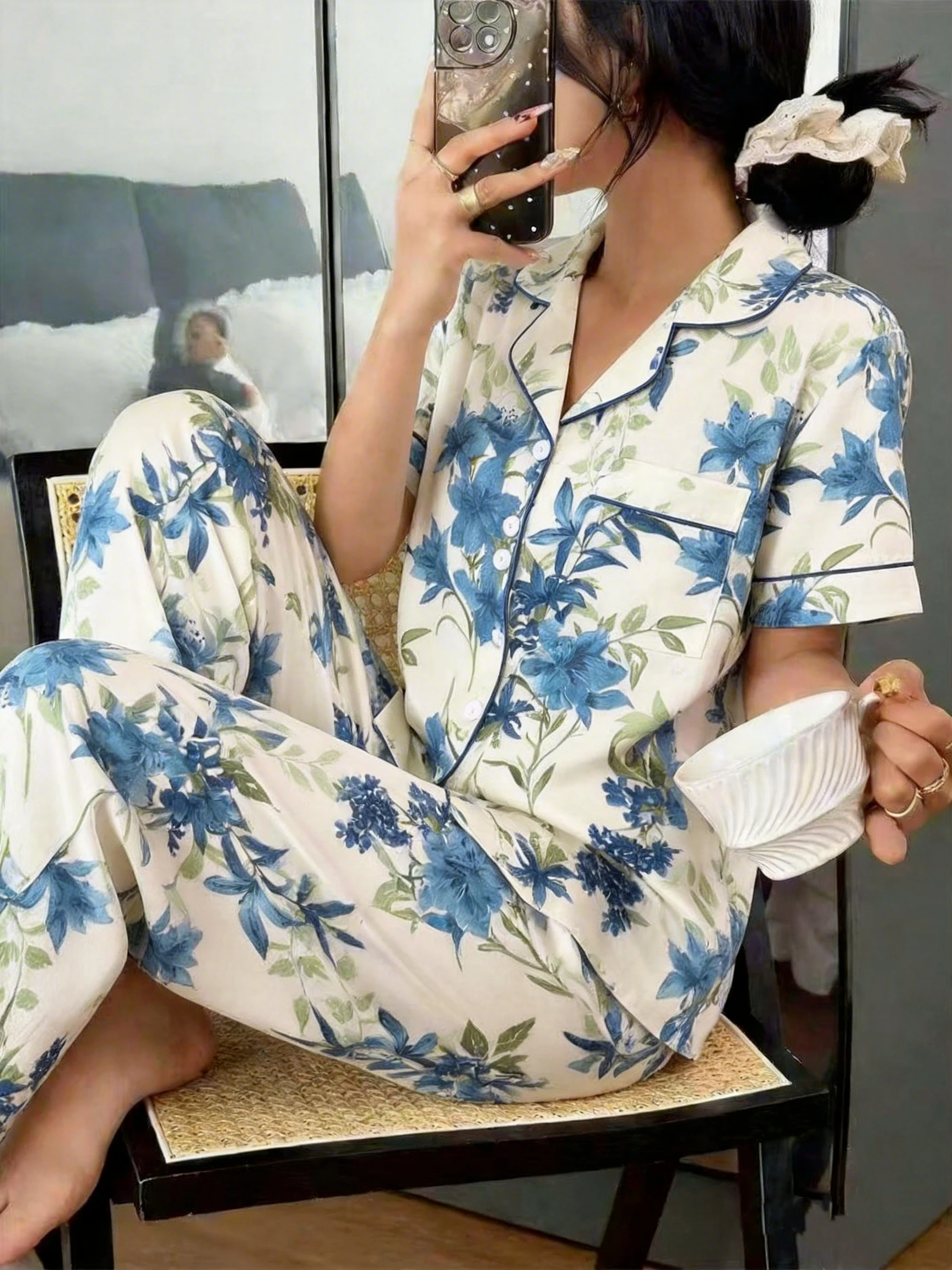 

Women's Blue Floral Print Short Sleeve Long Pants Pajamas Set, Casual Button Down Loungewear