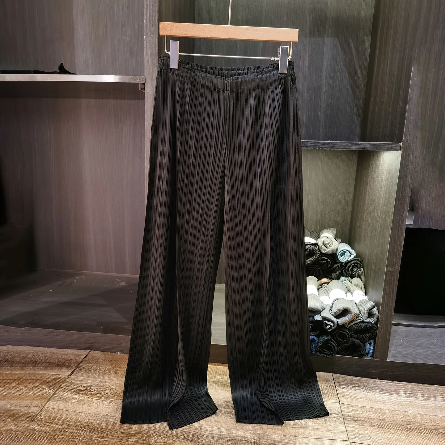 

Miyake Pleated Solid Colour Pants Plisse 2025 Summer New Pleat Solid Casual Fold Simple Pleats Straight Wide Leg Trousers Female