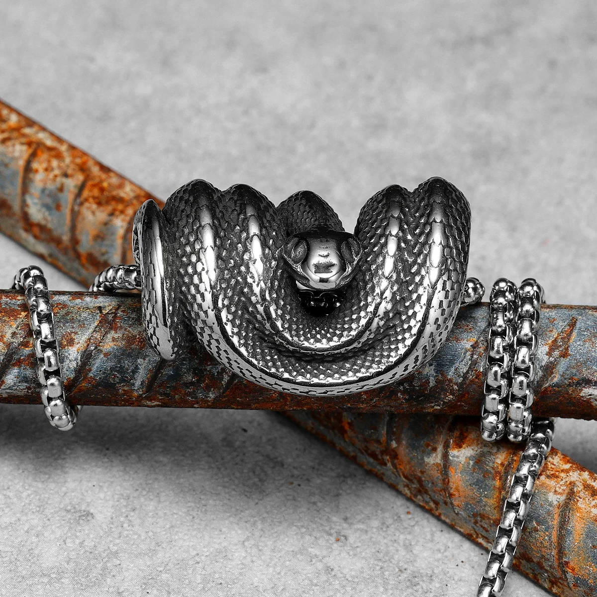Retro Rolling Snake Men Necklaces With Pendant Stainless Steel Jewelry For Male Women Punk Hip Hop Accessories Gifts Wholesale