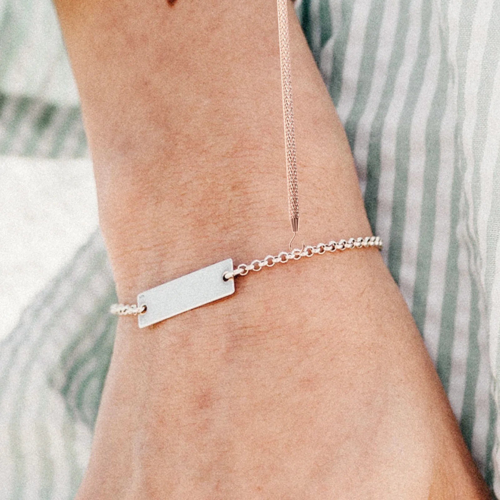 

Alloy Bracelet Assistance Tool Comfortable Handle Quick Jewelry Wearing Hooking Equipment Portable Lightweight Multiuse Desktop