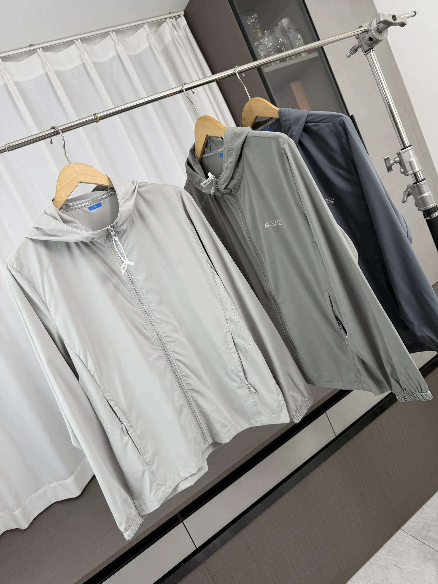 High-End Outdoor Elastic Comfortable Men's Summer Thin Breathable Hooded Sun Protection Casual Jacket Trendy