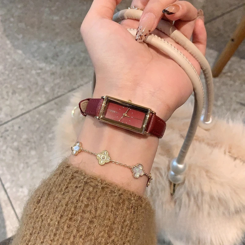 Classic trend elegant women's watch light luxury niche retro high sense 2025 new waterproof quartz watch birthday gift