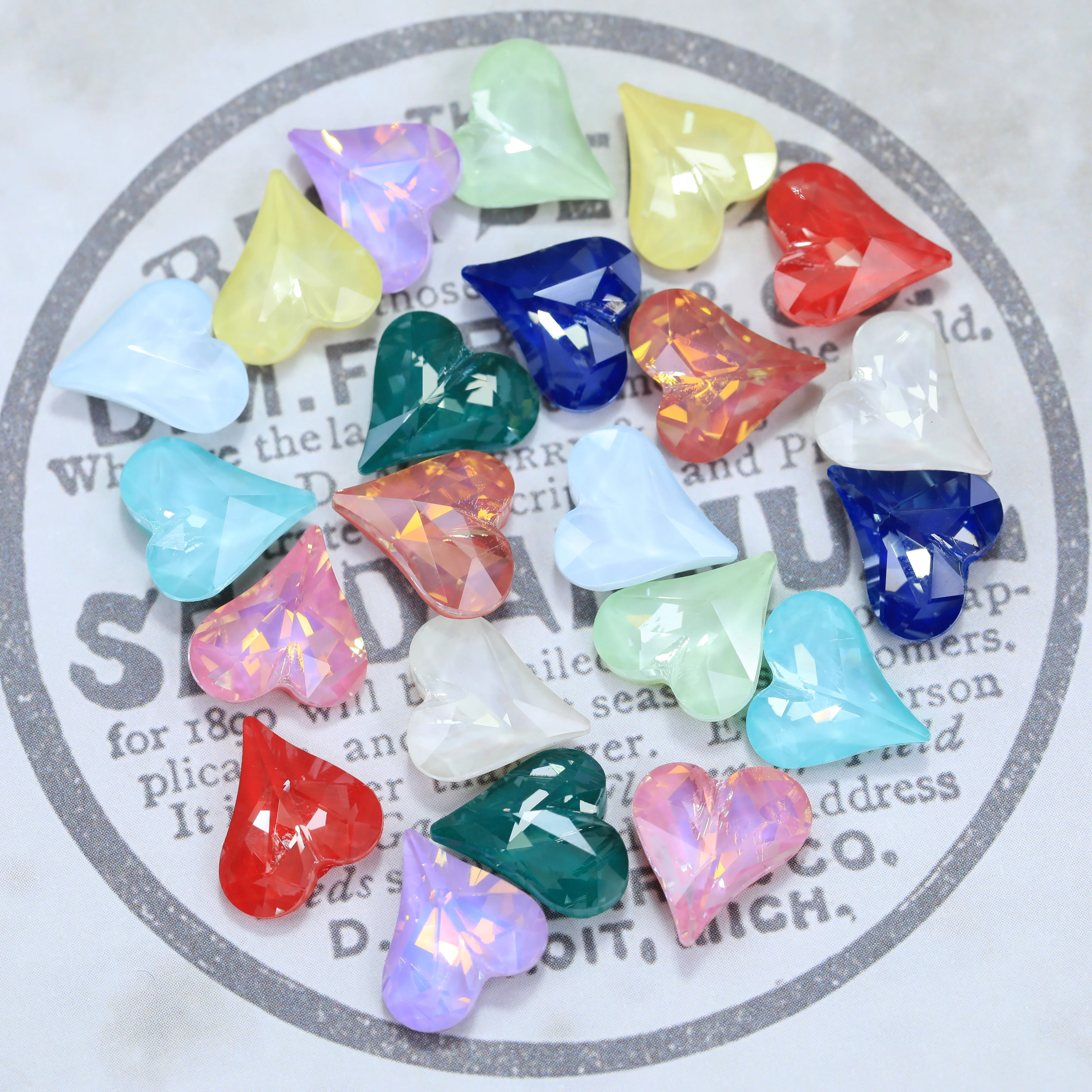 Pro Series Glänzende Kristall-Herzsteine mit spitzer Rückseite, Sonderfarben, Fancy Stones, DIY-Zubehör für Taschen, Schuhe, Hochzeitskleider – Detail 5