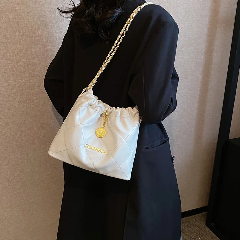 

​ Новинка 2023 года, женская стеганая сумка для мусора, слинг из искусственной кожи с ремешком-цепочкой, ленивый эстетический кошелек через плечо, шикарный и просторный ​