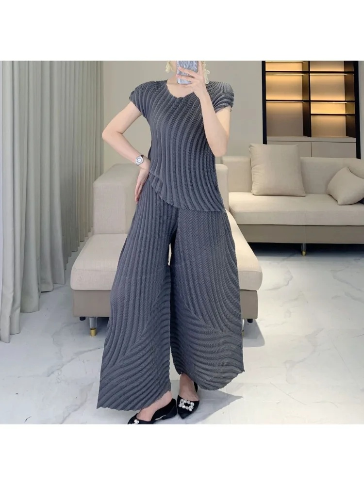 

Miyake Advanced Minimalist Women's Set with Casual Ring Fold Short Sleeve Top Loose Solid Color Wide Leg Pants 2-piece Set