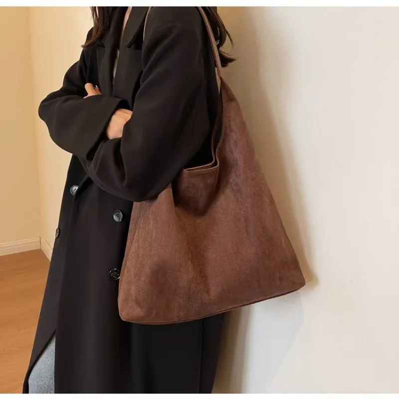 

Retro frosted large bag for women 2025 new autumn and winter large capacity shoulder bag, high-end work commuting tote bag