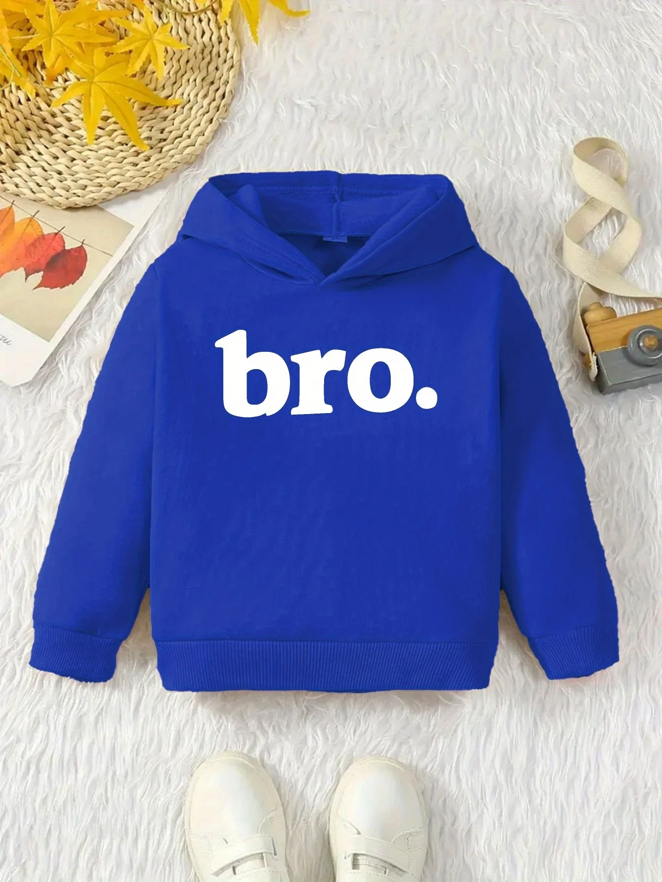 Long-sleeved casual hoodies for boys and girls—an ideal choice for sports and outdoor activities during autumn and winter.