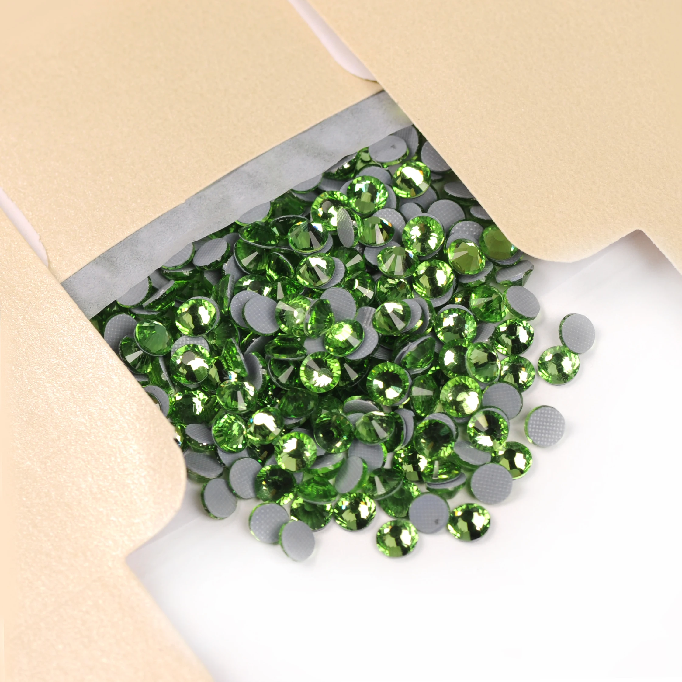 Neue Mesh-Kristalle in verschiedenen Farben, Hot-Fix-Strasssteine, Flachkristalle, Strass zum Aufbügeln, DIY-Deko für Kleidung und Handarbeiten. – Detail 15