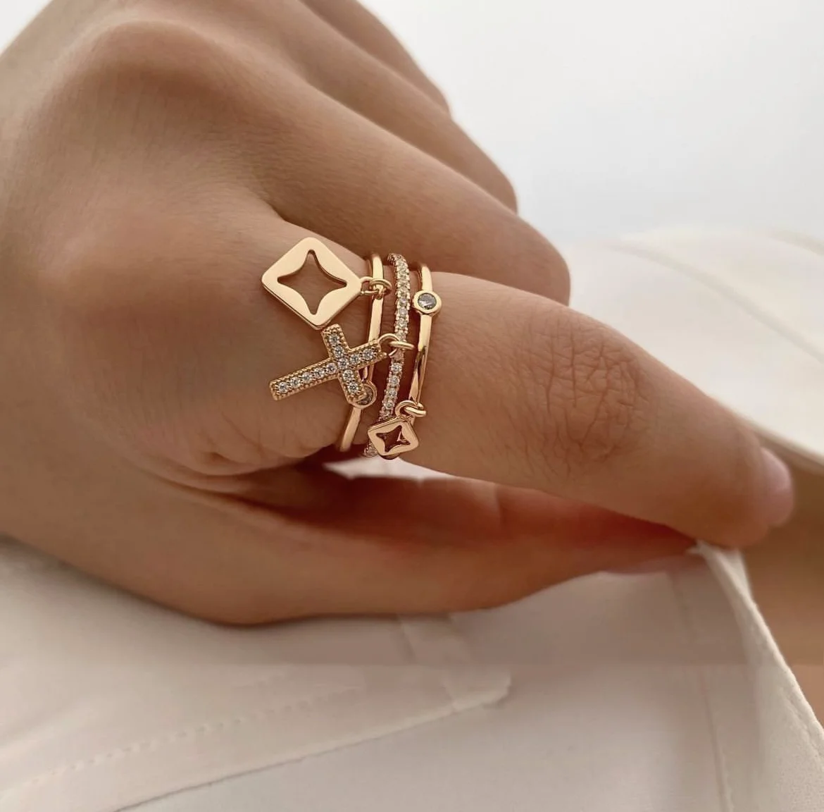 2024 Nwe Stainless Steel 18 K Gold Plated Sun Rings for Women Natural Stone Inlaid in Hollow Metal Texture Ring Trendy Jewelry