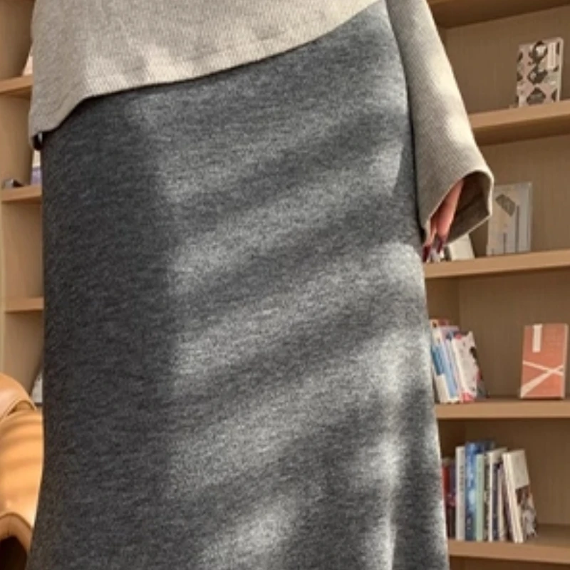 

Fashionable High Waist Black Mid-Length Drape Hip Fishtail Skirt For Women