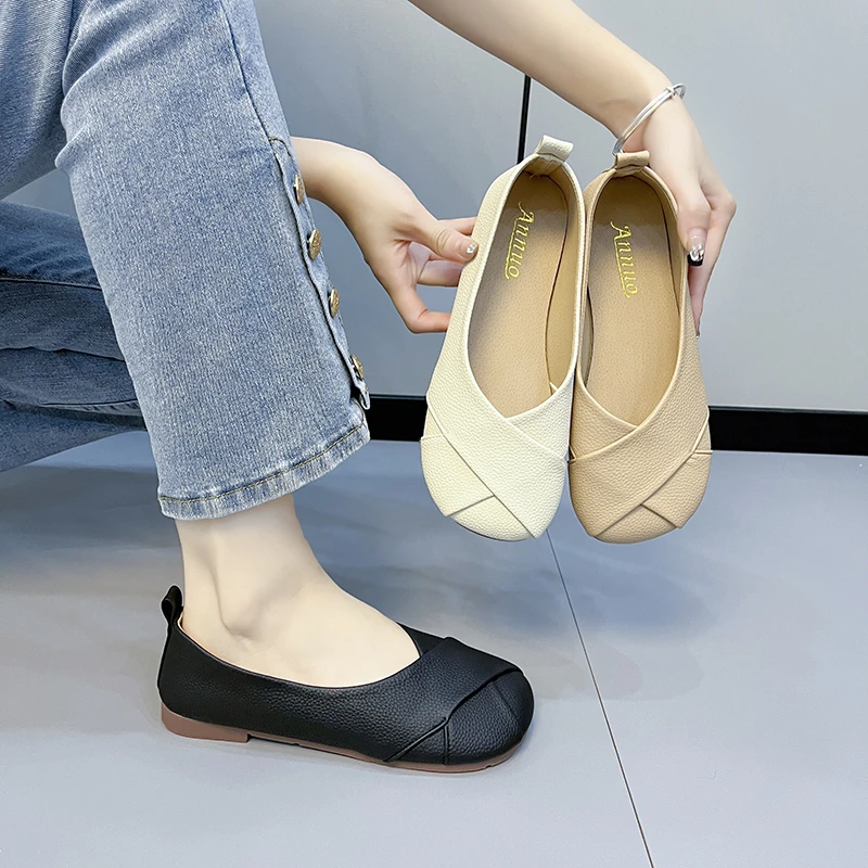 

New Style Women Slip-on Patent Leather Loafers Lady Casual Round Toe Cute Flats Spring Autumn Fashion Ballet Shoes Zapatos Mujer