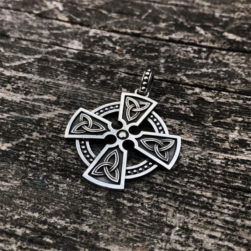 Creative Design Cross Shelf Celtic Knot Disc Pendant Trend Personality Men's Women's Pendant Necklace Anniversary Jewelry Gift