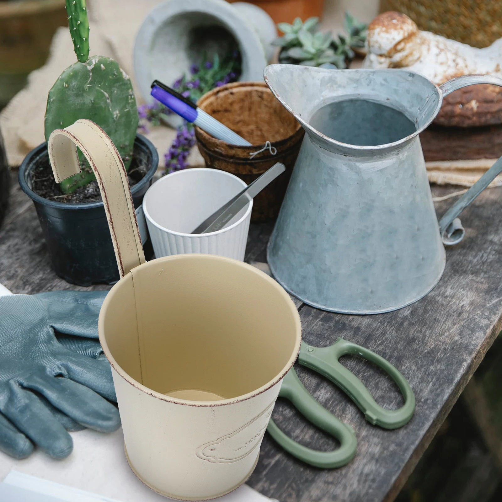 

Retro Tin Flower Bucket Iron Vintage Hanging Baskets Home Decor Living Room Bedroom Hotel Coffee Shop Dried Flowers