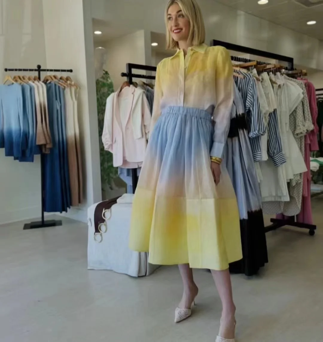 

The 2024 loose loose yellow and blue gradient shirt skirt two-piece suit