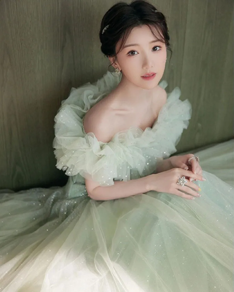 Luxurious Green Evening Dress Ethereal Fairy-like Graduation Gown For Student Class Reunion