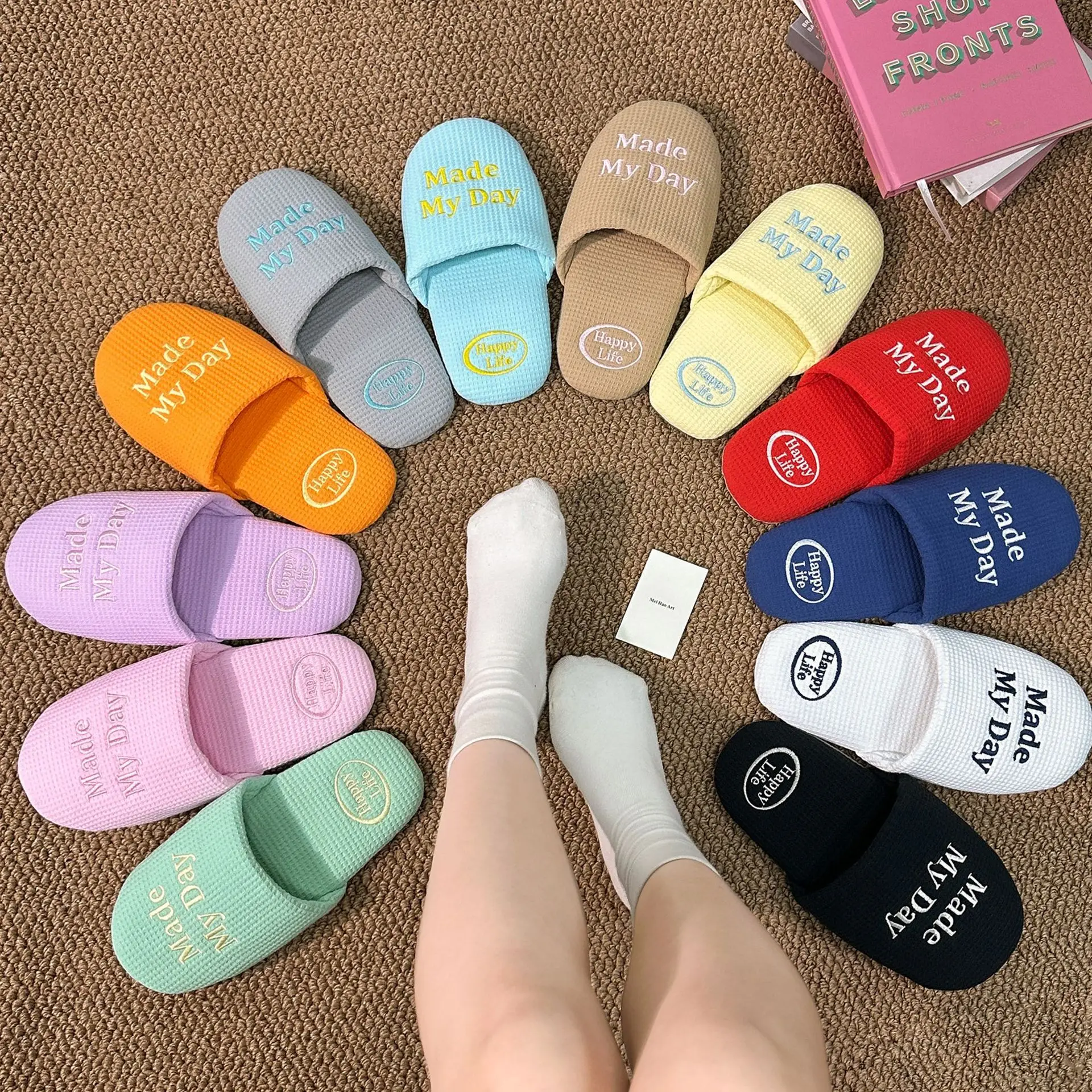

In stock. Made my day. Home use slippers. Embroidered cotton slippers. Quiet and stylish. Spring/summer lightweight for couples.