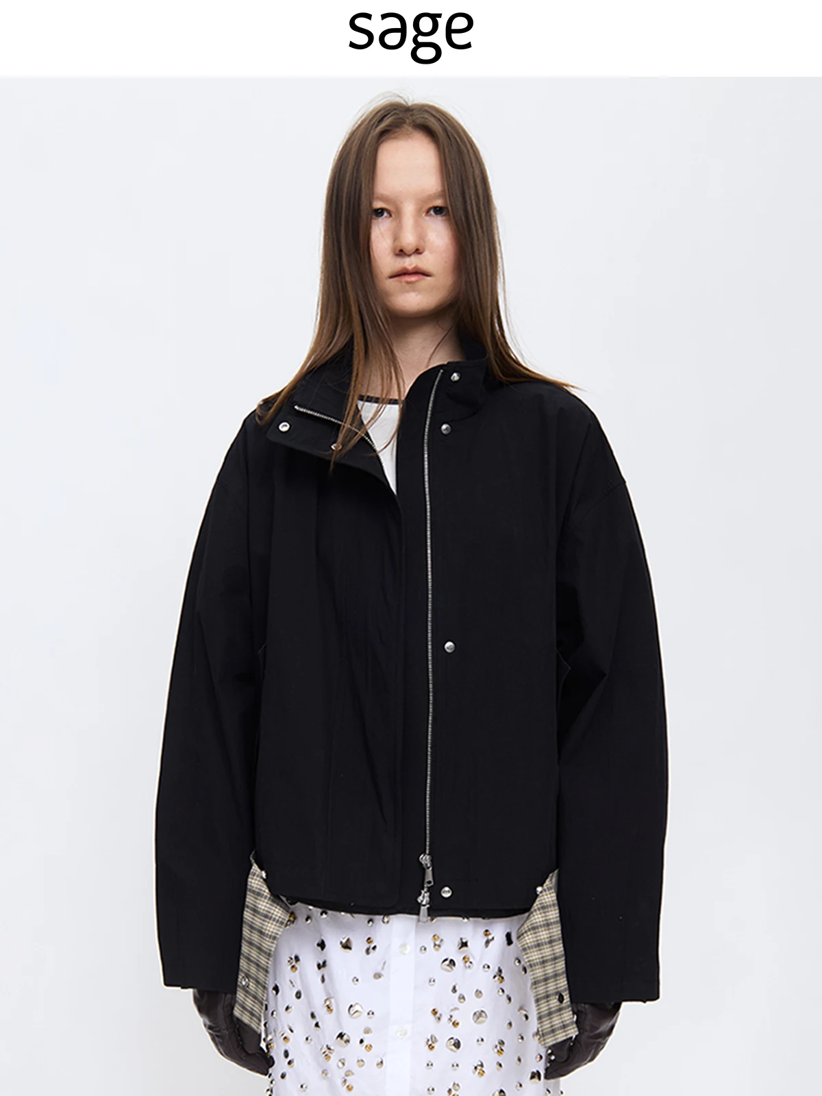 

Женская укороченная куртка Sagestudio Bla свободного кроя с отстегивающимся клетчатым подолом, воротником-стойкой, из матового хлопка, с длинными рукавами, на молнии