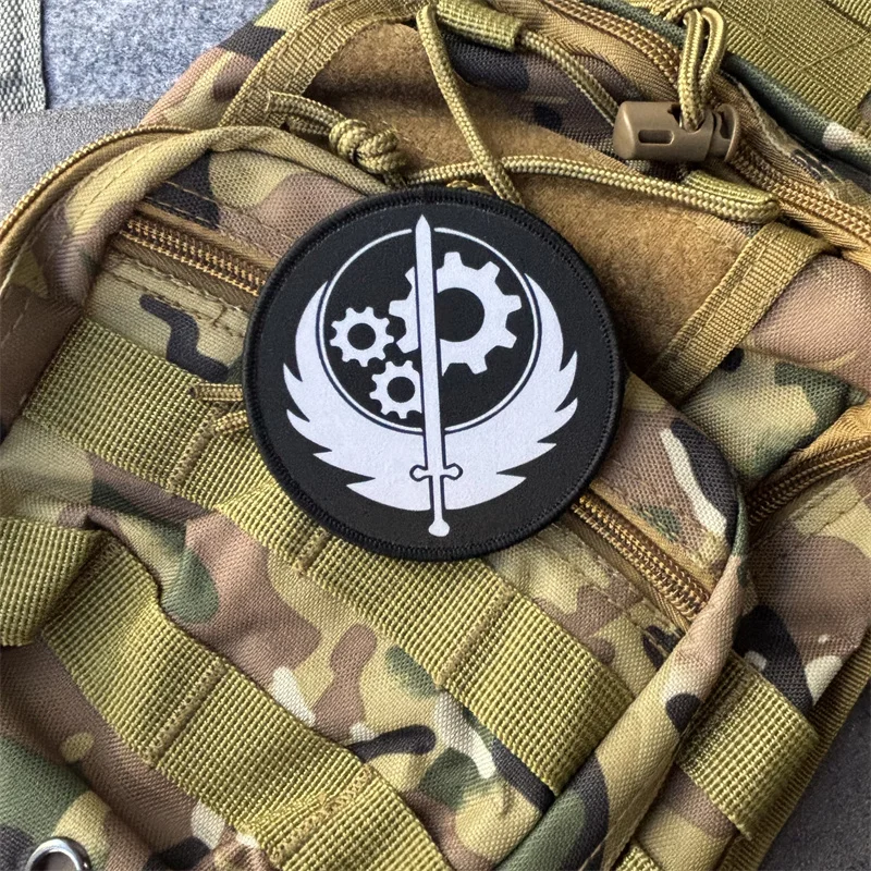 Parche táctico chevron adhesivo con velcro para mochila - imagen 4