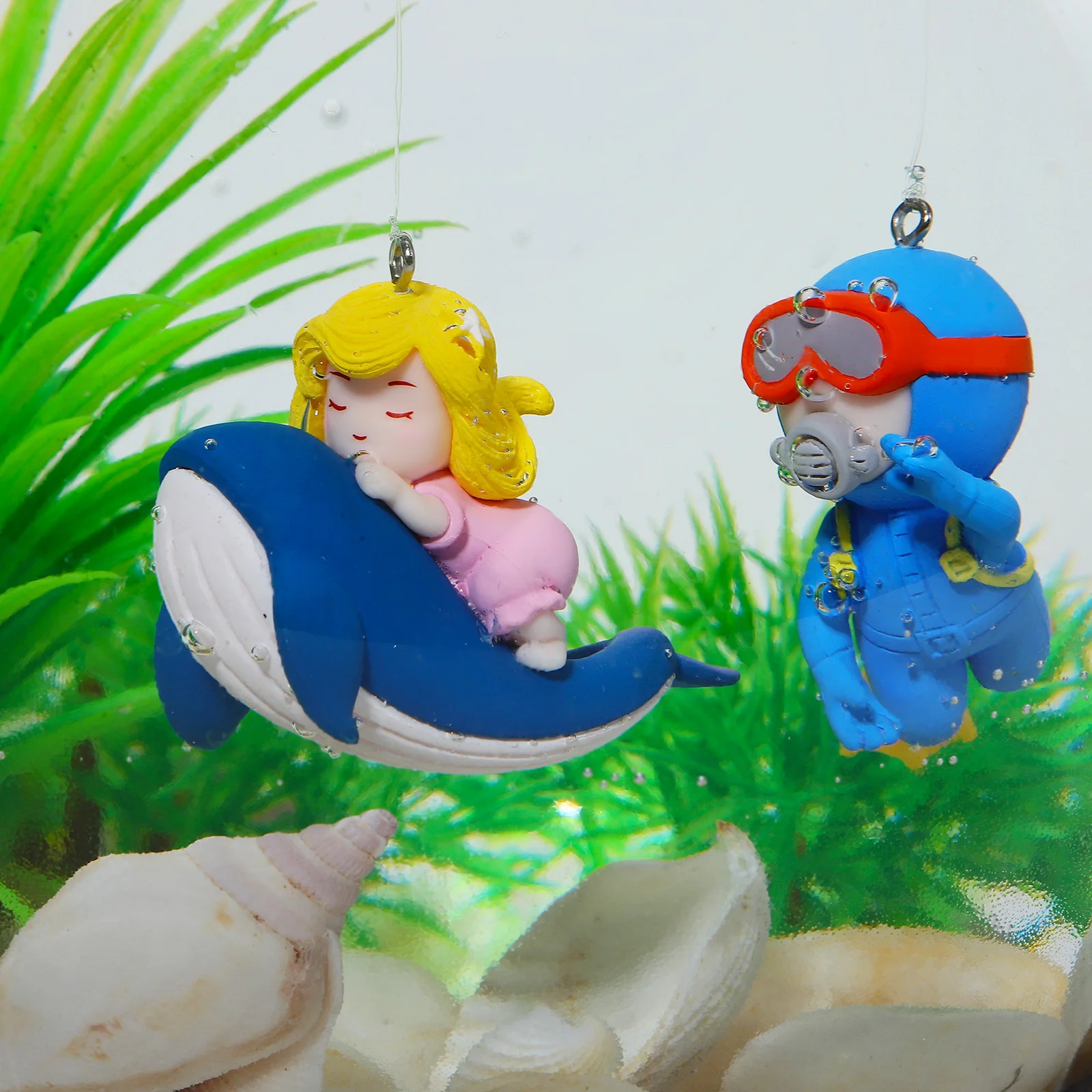 

2Pcs Diver Riding Whale Aquarium Floating Decor Eye-Catching Cute Colorful Fish Tank Decoration Fish Tank Diver