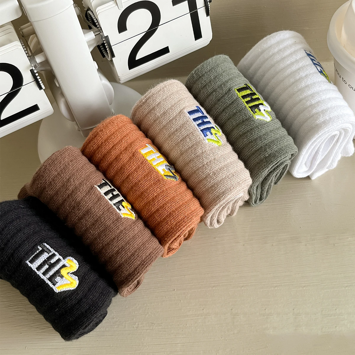 Calcetines cortos con letras bordadas para mujer, medias de tubo para interiores, ropa de calle moderna para la salud, regalos, novedad, 3 pares