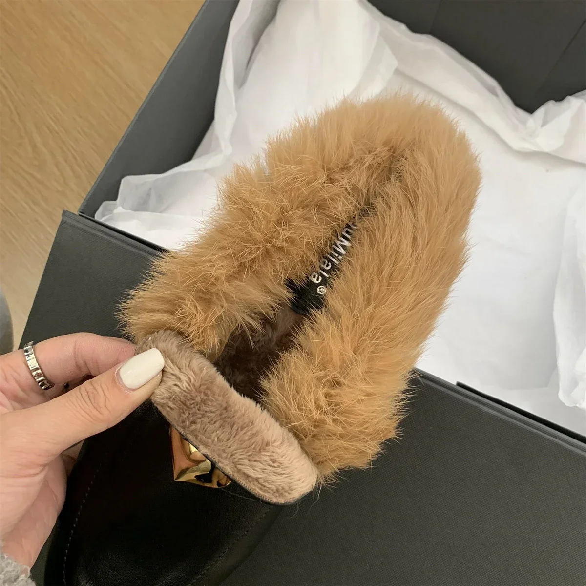 Flat Heel Plush Shoes Women Fur Slippers Adults Flock Cover Toe Slides Loafers Fashion Round Toe Slip On Mules Shoes Leisure