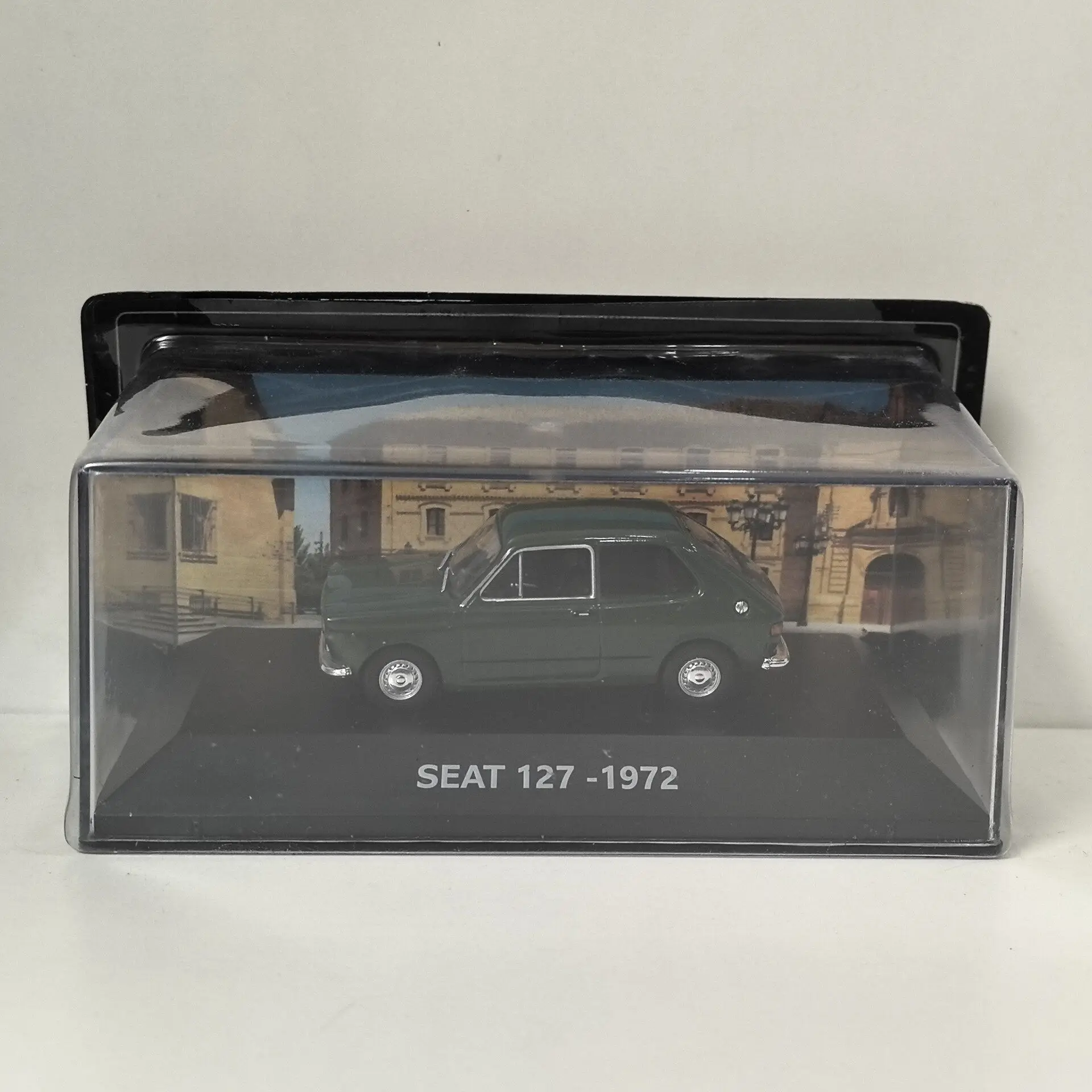 

Металлическая модель автомобиля IXO 1/43 SEAT 127 1972 года