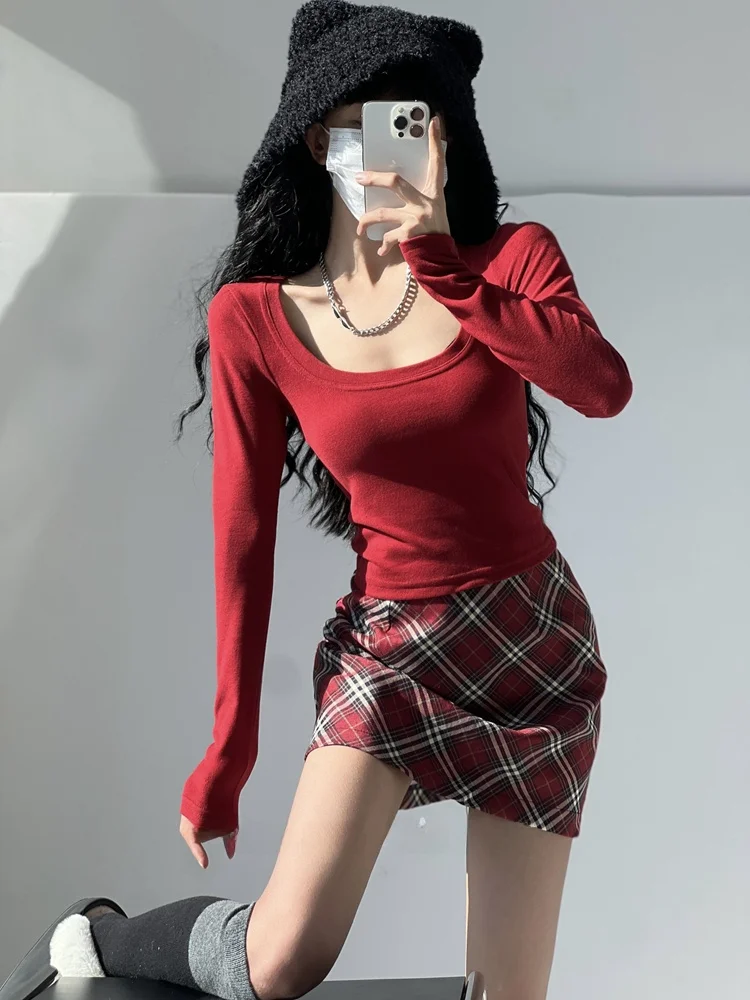 قميص نسائي ضيق بأكمام قصيرة وياقة على شكل حرف U للربيع والخريف، تي شيرت أحمر بأكمام طويلة مرن ومريح وناعم للارتداء اليومي