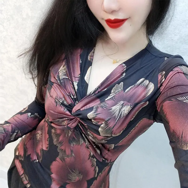 Stylish Folds Floral Printed Pullovers Sexy Slim 2023 Spring Autumn Long Sleeve Women\'s Clothing Commute Elegant V-Neck T-shirt
