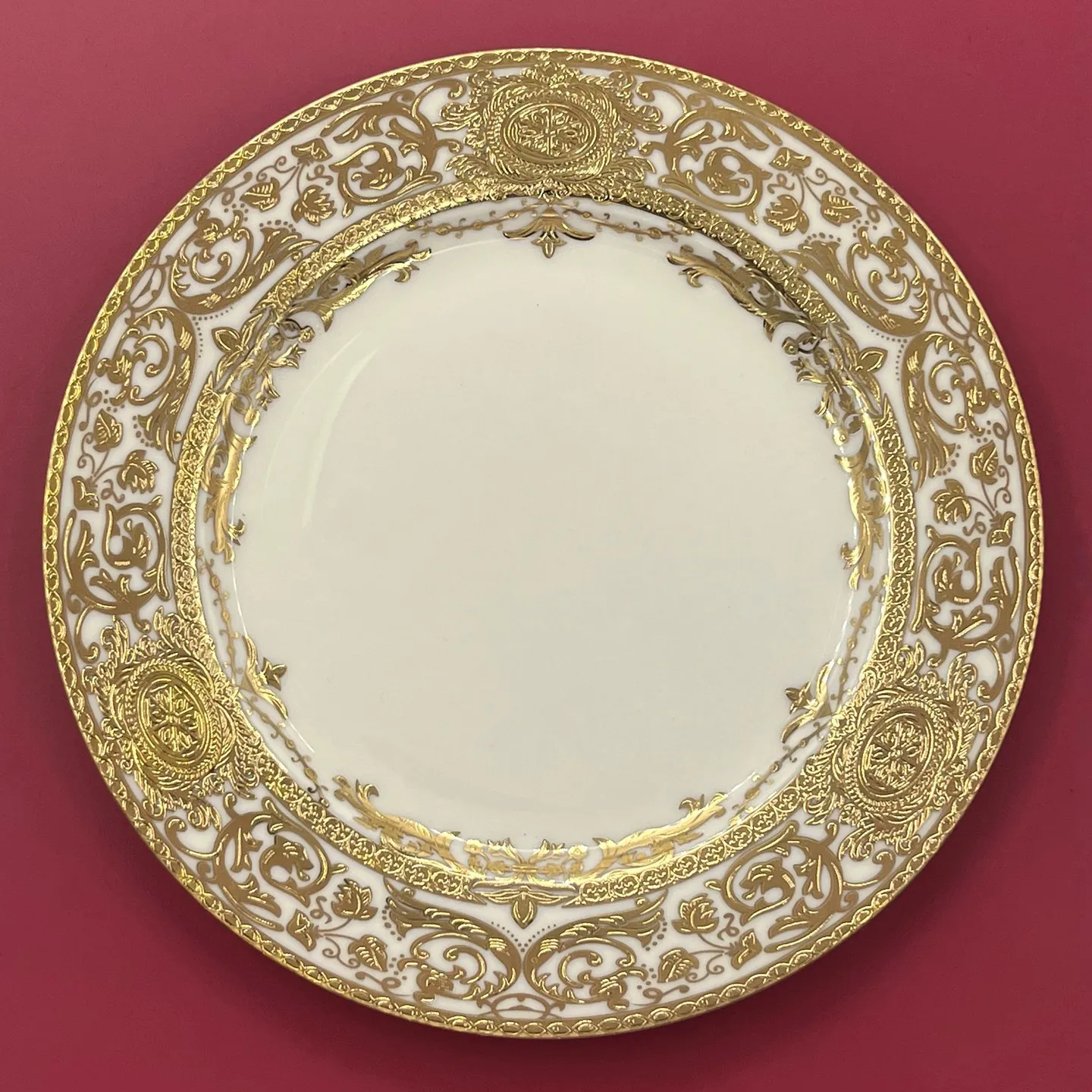 Bone china 8-inch light luxury relief genuine gold European luxury dining plate tableware bone plate small dish dessert plate