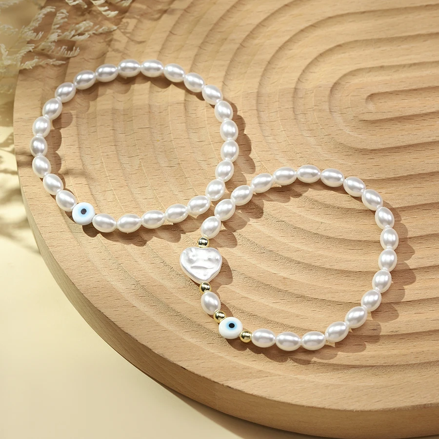 Modisches 2-teiliges Set Imitationsperlen-Armband für Damen mit Herz und Bösem Auge, Eleganter Charm-Armreif, Schmuck für Reife Frauen, Geschenk, Pulseira