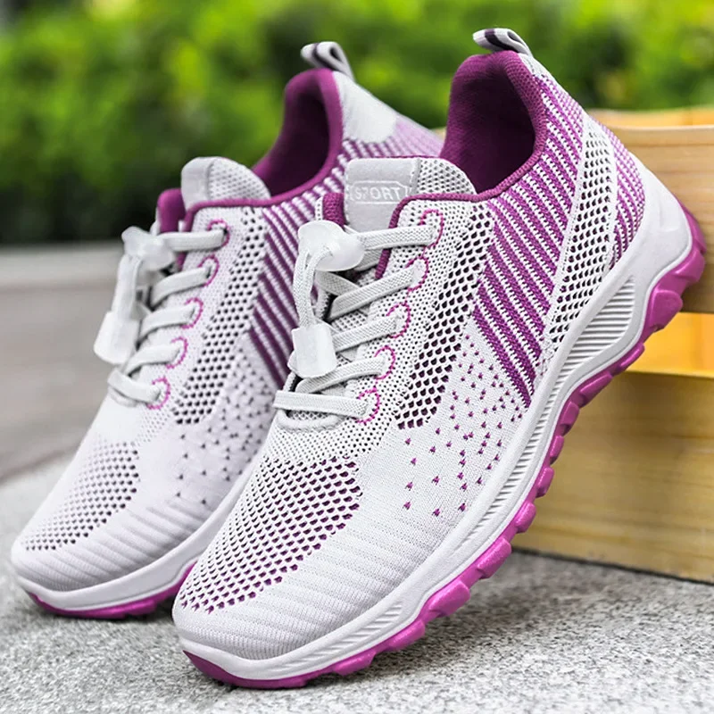 

Новая дорожная обувь, удобная повседневная спортивная обувь на мягкой подошве для людей среднего и пожилого возраста, подходит для пар.