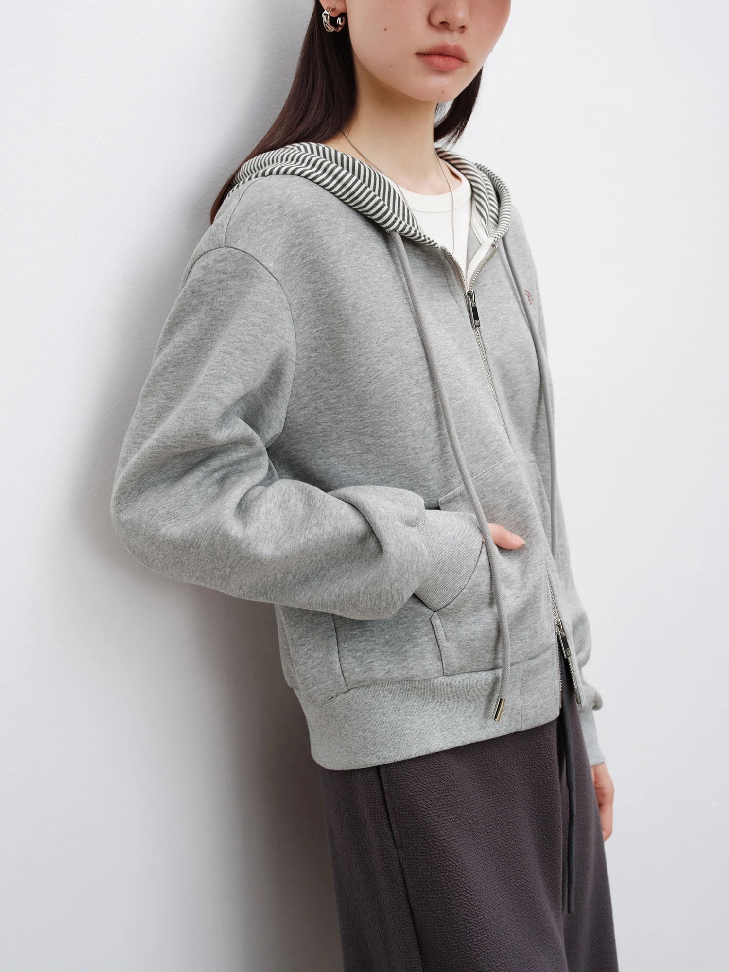 ZIQIAO Women Hoodies Coats Autumn New Female Hooded Grey Casual Double Zipper Placket Women Short Coat Tops 24ZQ94102