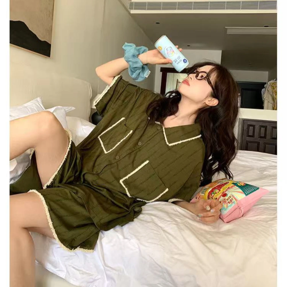 طقم بيجامات مخططة باللون الأخضر للفتيات على طراز هاراجوكو الياباني Y2K ملابس منزلية فضفاضة صيفية أمريكية يمكن ارتداؤها في الخارج