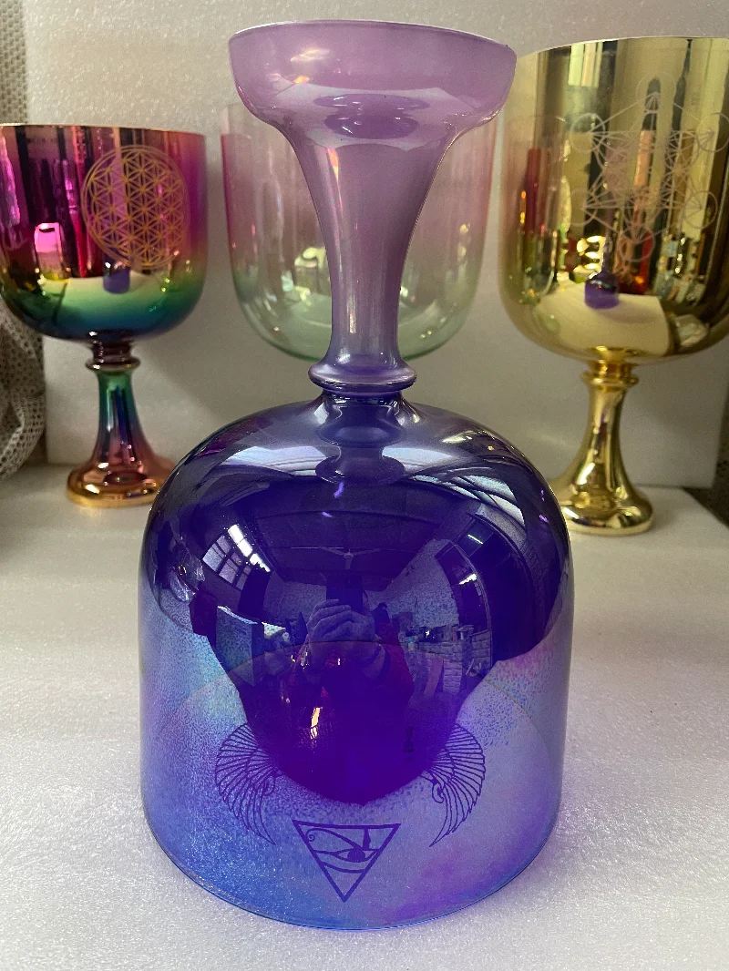 Crystal singing chalice cosmic mixed colors purple and blue 3rd octave A note third eye chakra 432Hz for sound theraphy.