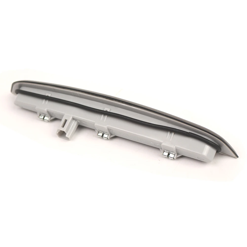 ارتفاع الخلفي الثالث ضوء الفرامل لميتسوبيشي أوتلاندر 2013-2016 8334A113 الفرامل الخلفية وقف مصباح مصباح إشارة