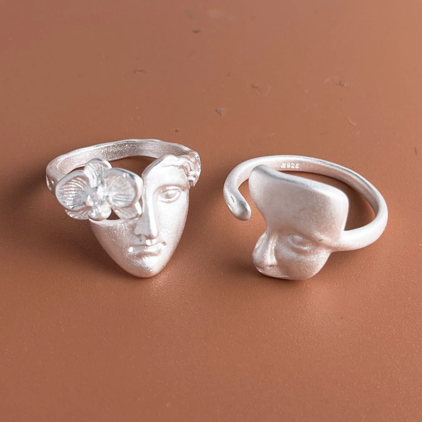 BF CLUB 925 Sterling-Ringe für Damen, schlicht, geometrisch, handgefertigt, unregelmäßig, Retro-Ring mit Jungen- und Mädchen-Gesicht, allergiefrei, als Geburtstagsgeschenk – Detail 5