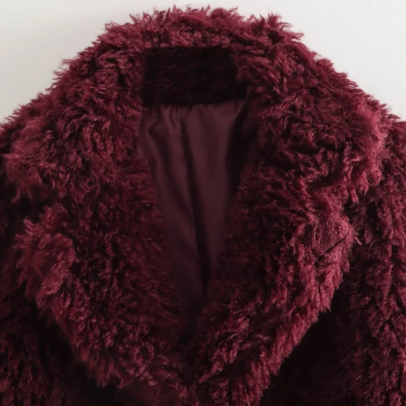 เสื้อแจ็คเก็ตขนเฟอร์เทียมคอเว้าทรงหลวมสำหรับสุภาพสตรี สีแดง เสื้อแจ็คเก็ตขนสั้นฟูฟ่อง อุ่นหนา เสื้อโค้ทขนแกะเทียมหรูหราสง่างาม