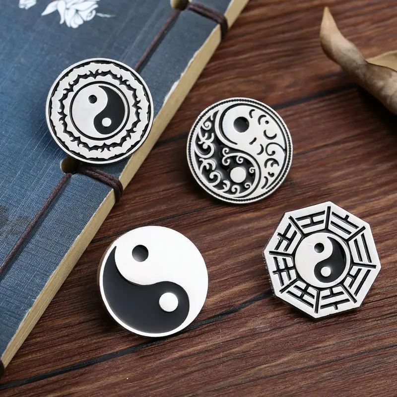 Swastika Electroplated Metal Badges Religious Tai Chi Bagua Clothing Accessories Brooches Pines Bag Decoration Badges