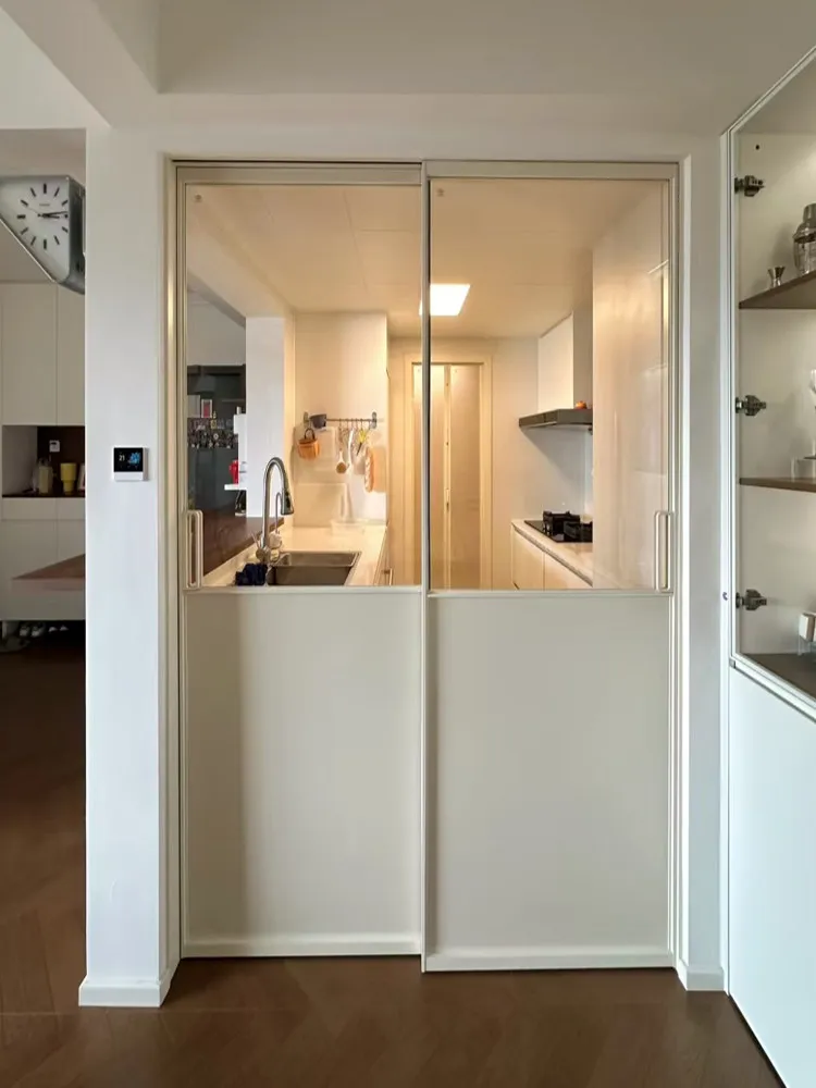 Customized kitchen French retro sliding balcony bathroom living ultra-white glass sliding study