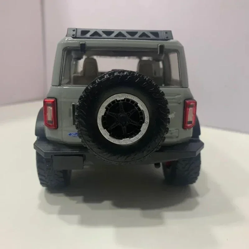 Jada1:24 2021 Ford BRONCO SUV Simulation Diecast Car Metal Alloy Model Off-road Car Toys For Children Gift Collection