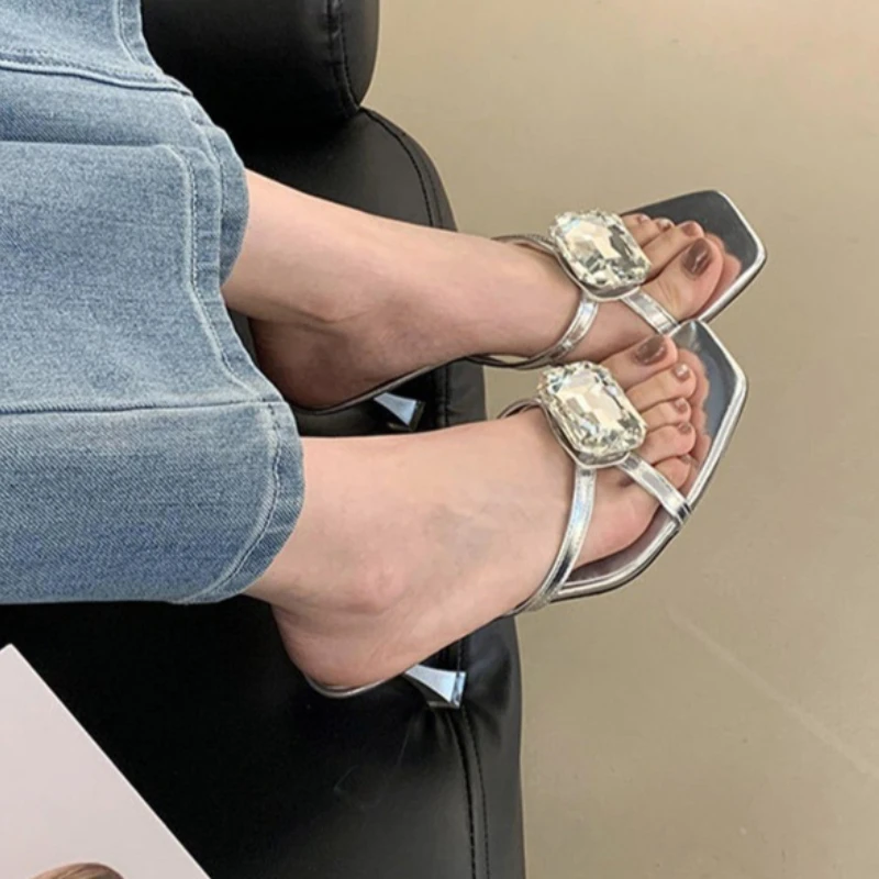 

Летние модные женские босоножки 2026 года с высоким каблуком, стразами и дизайнерским декором, открытые, элегантные, для вечеринок, без застежек