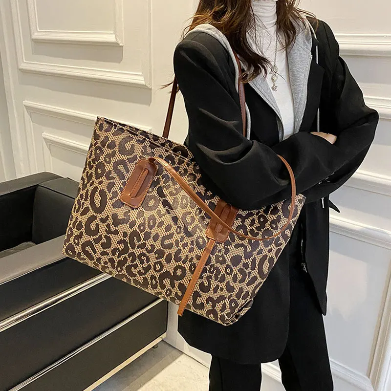 Large Capacity PU Bag Women\'s Shoulder Bag Fashion Personality Leopard Print Handbag Commuter Underarm Bag Shopping Bag