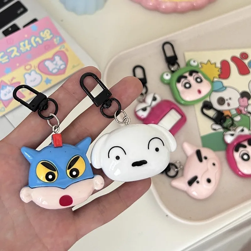 Miniso Kawaii تلوين شين تشان المفاتيح الكرتون أنيمي كيرينغ ظهره الإبداعية مفتاح الملابس والاكسسوارات أنيمي دمية هدية عيد