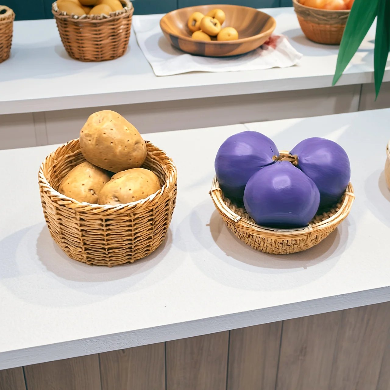 Juego de 8 Piezas de Patatas y Cebollas en Miniatura para Casa de Muñecas con Cesta: Modelos de Comida de Granja Simulada en Escala 1/6 y 1/12