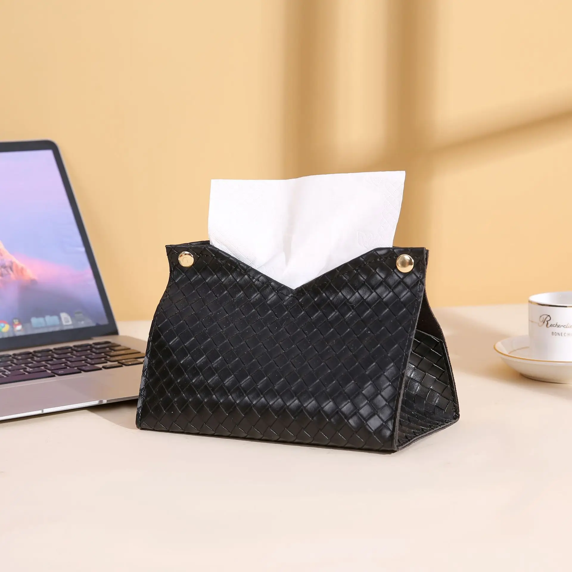 

PU leather tissue box, decorative napkin holder with buttons, suitable for home living rooms, bedrooms, and bathrooms.