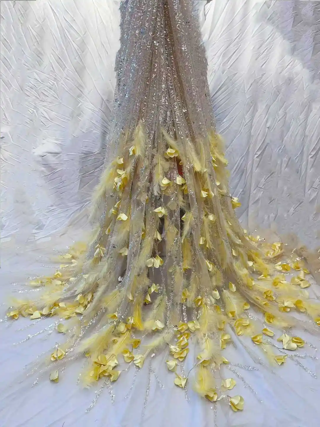 

2025 африканская 3D цветочная аппликация с перьями, кружевная ткань высокого качества, нигерийское кружево с блестками и вышивкой бисером, 5 ярдов для женского платья